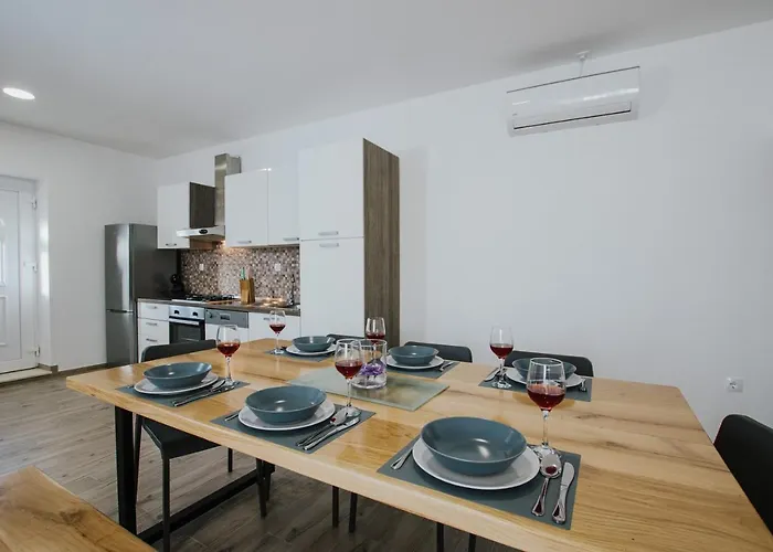 House Marija Drvenik Mali 度假居 *