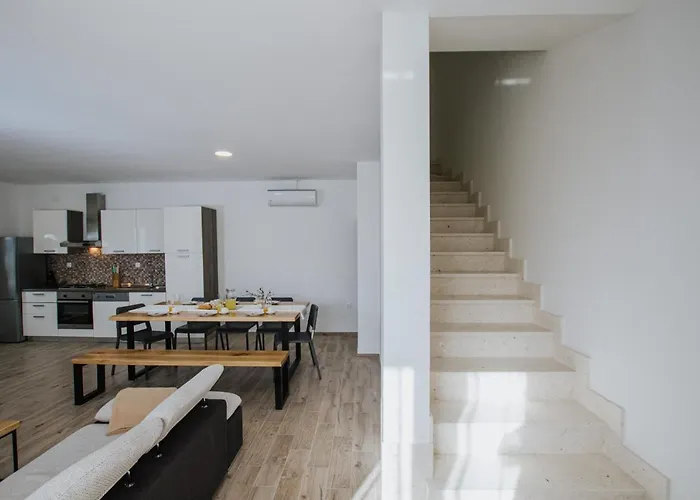 House Marija Drvenik Mali * 特罗吉尔
