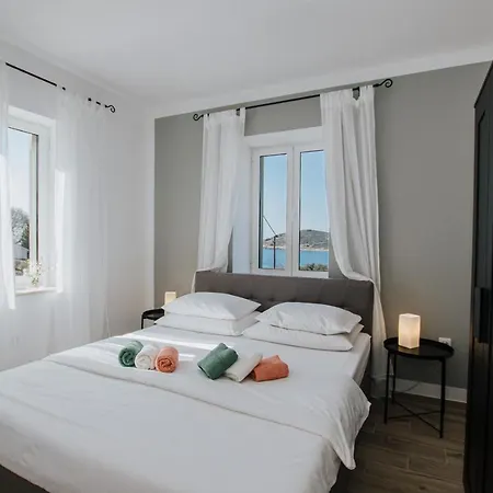 בית נופש House Marija Drvenik Mali *