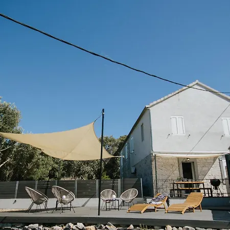 בית נופש House Marija Drvenik Mali טרוגיר